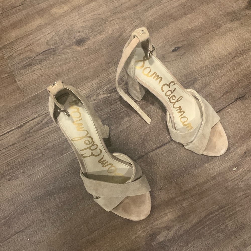 Suede medium heels